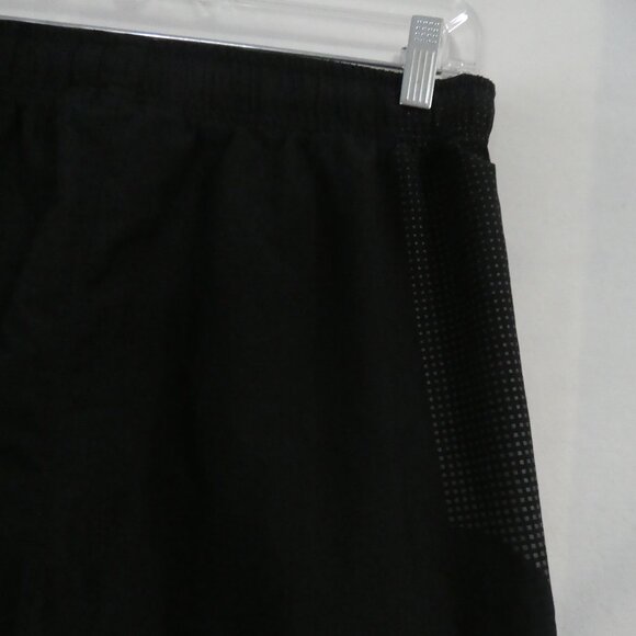 UNDER ARMOUR | medium | Loose Fit | Heat Gear | Black Exercise Shorts - Picture 12 of 16